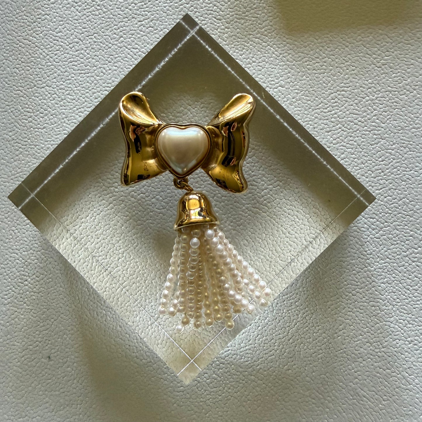 Bow + Pearl Tassel Acrylic Cube