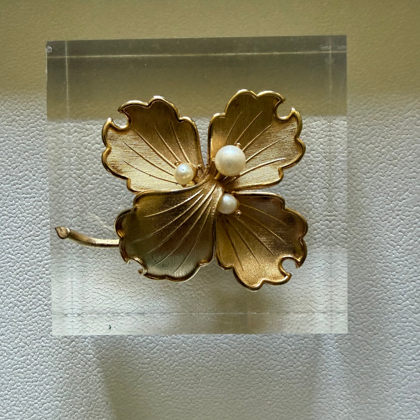 Clover with Pearls Acrylic Cube