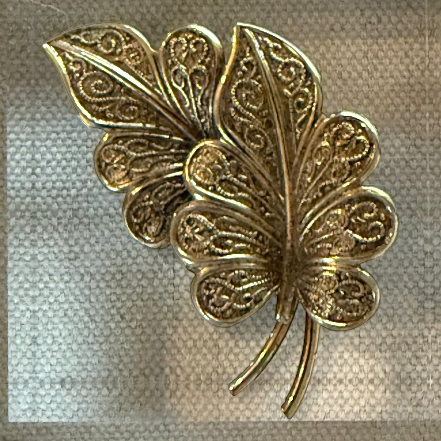 Ornate Filigree Leaf Acrylic Cube