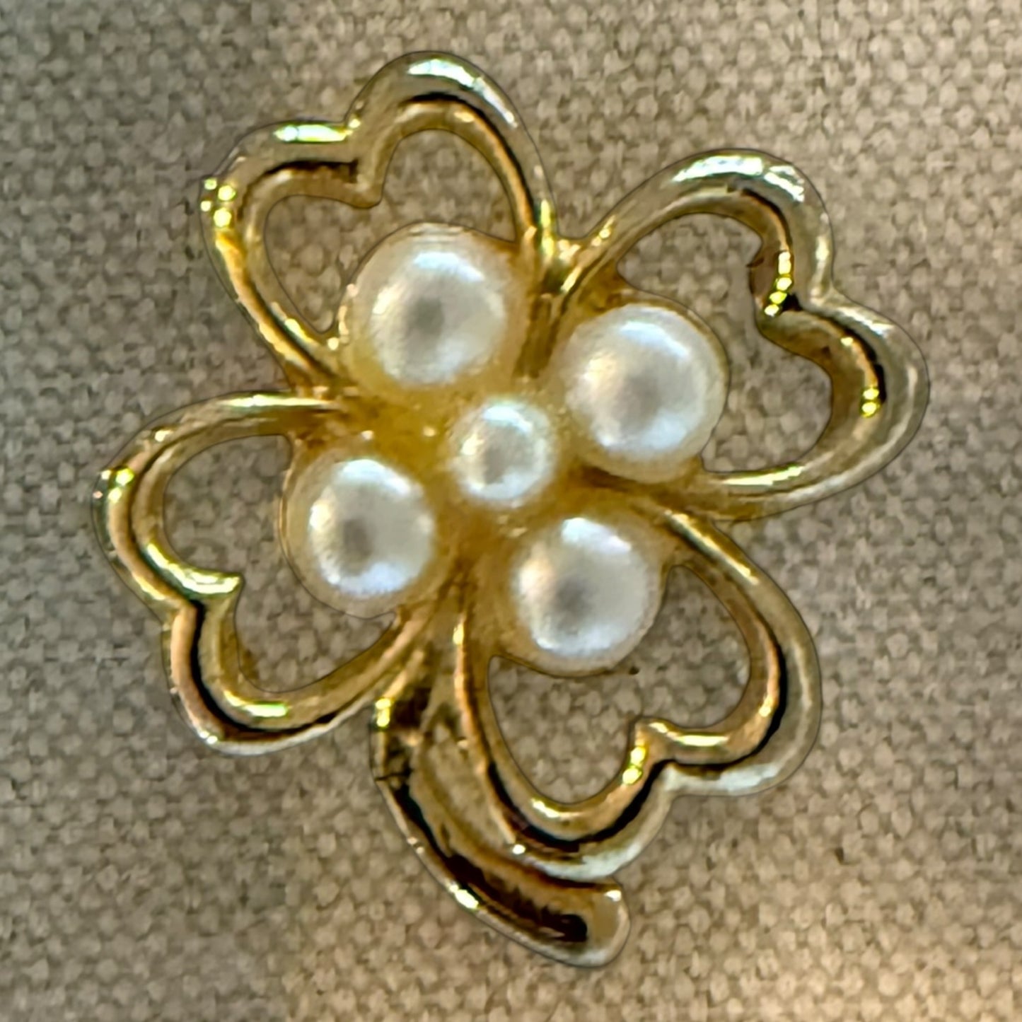 Clover with Pearls Acrylic Cube