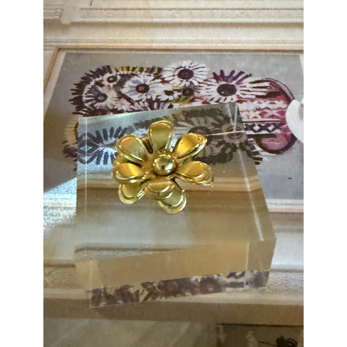 Happy Daisy Acrylic Cube