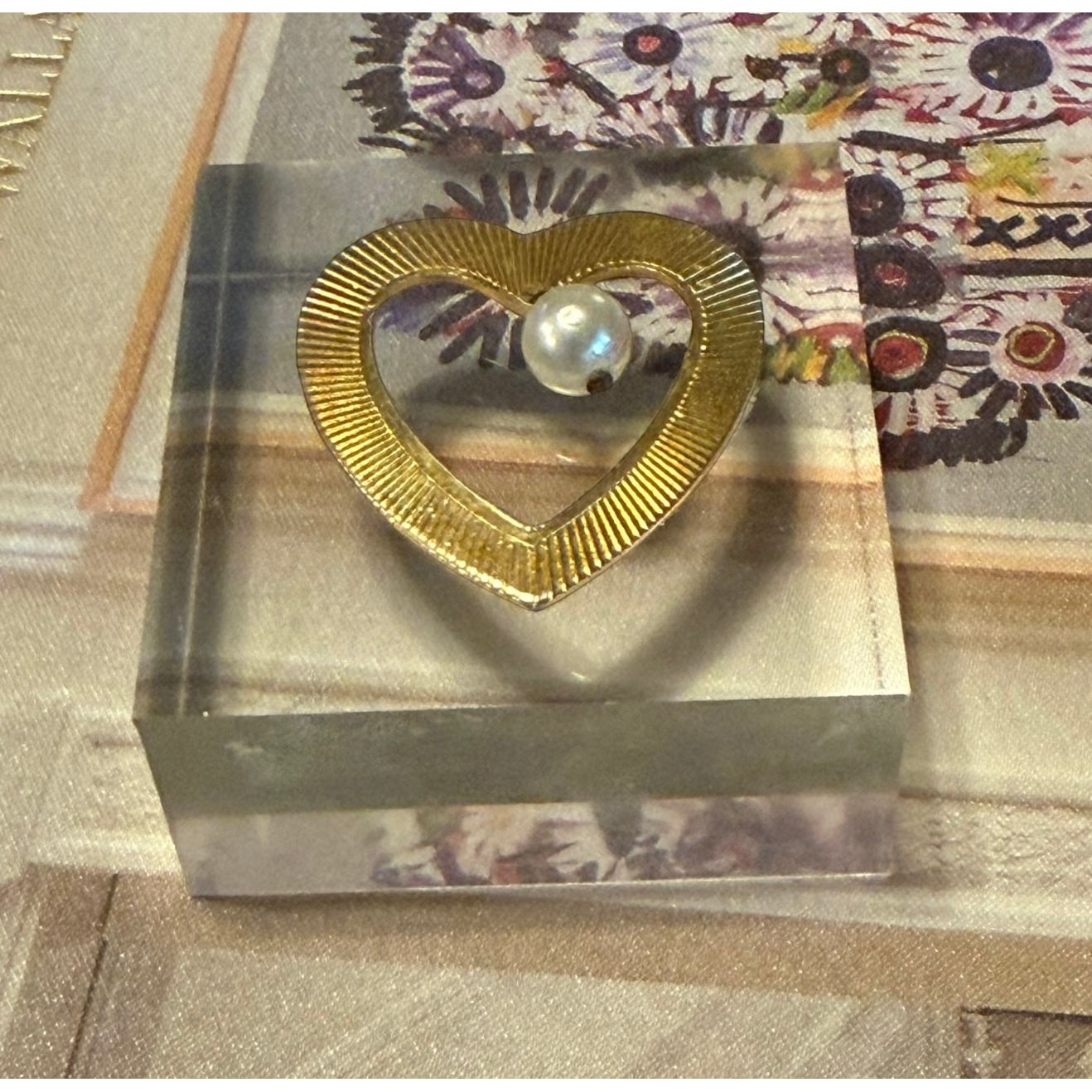Heart with Pearl Acrylic Cube