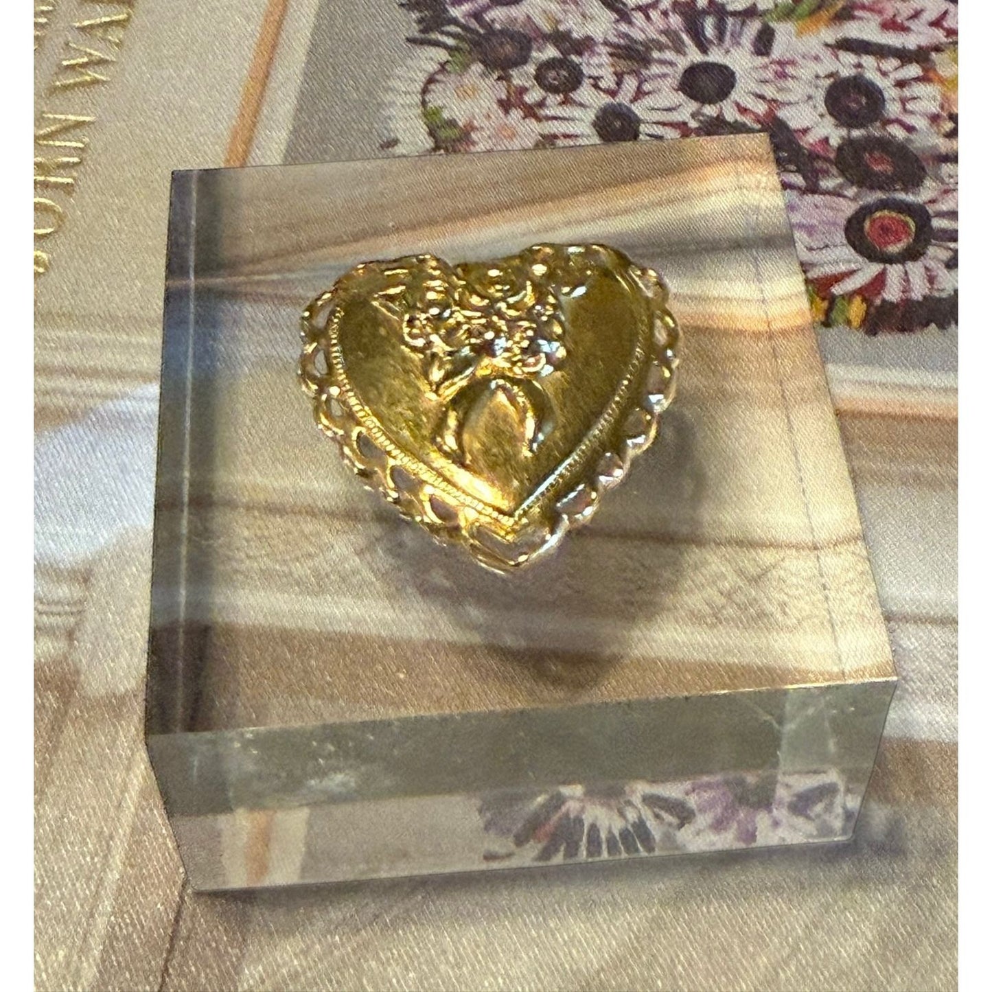 Bouquet Heart Acrylic Cube