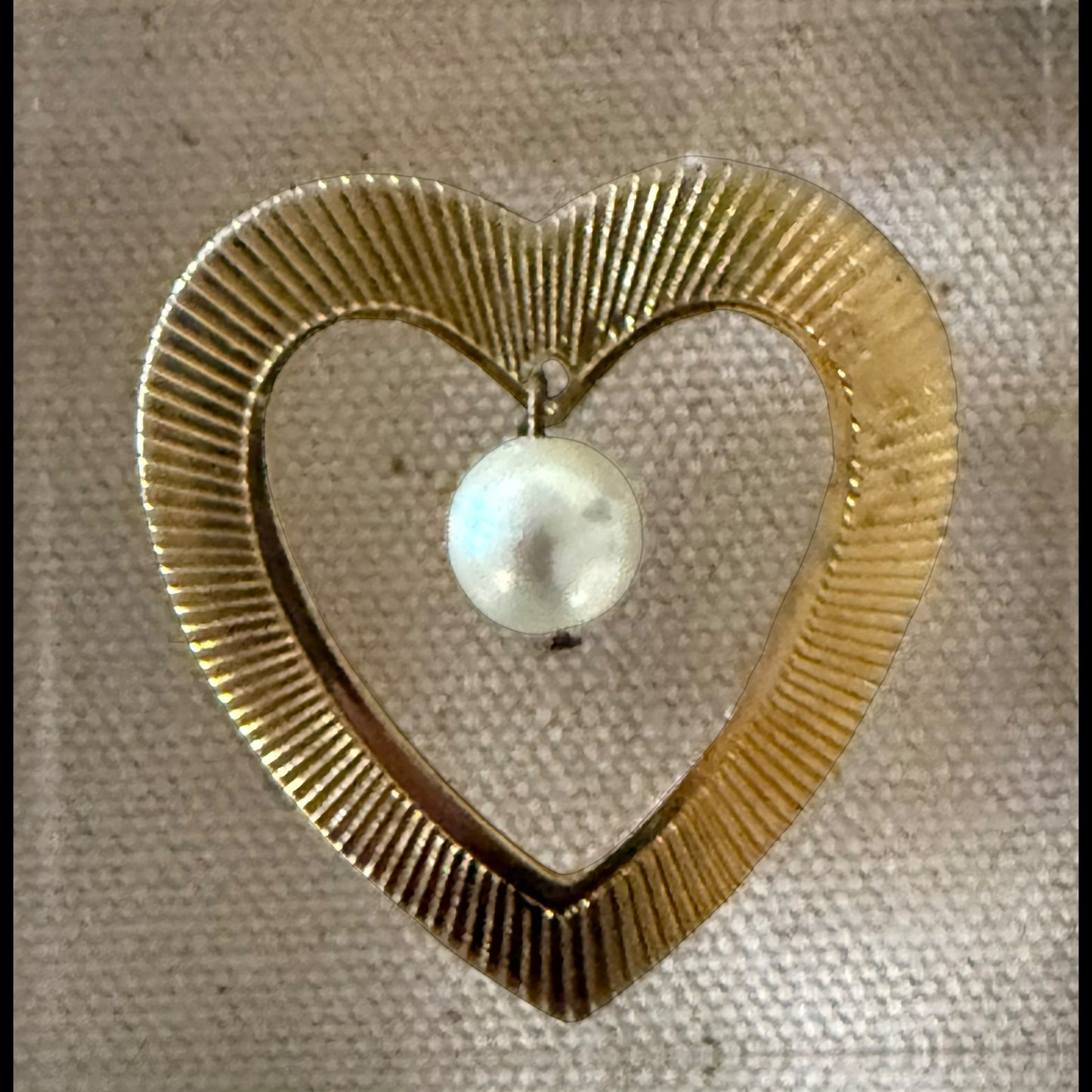 Heart with Pearl Acrylic Cube