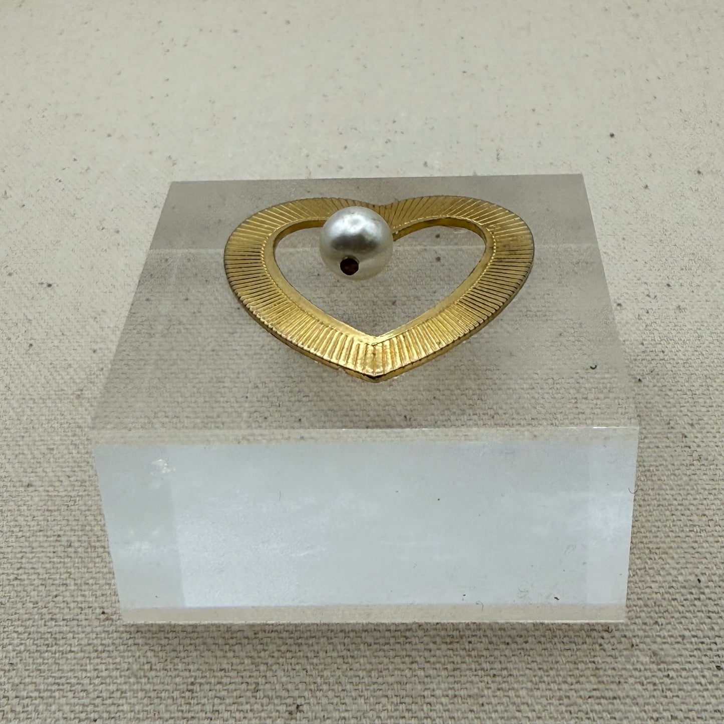 Golden Circle with Pearl Acrylic Cube