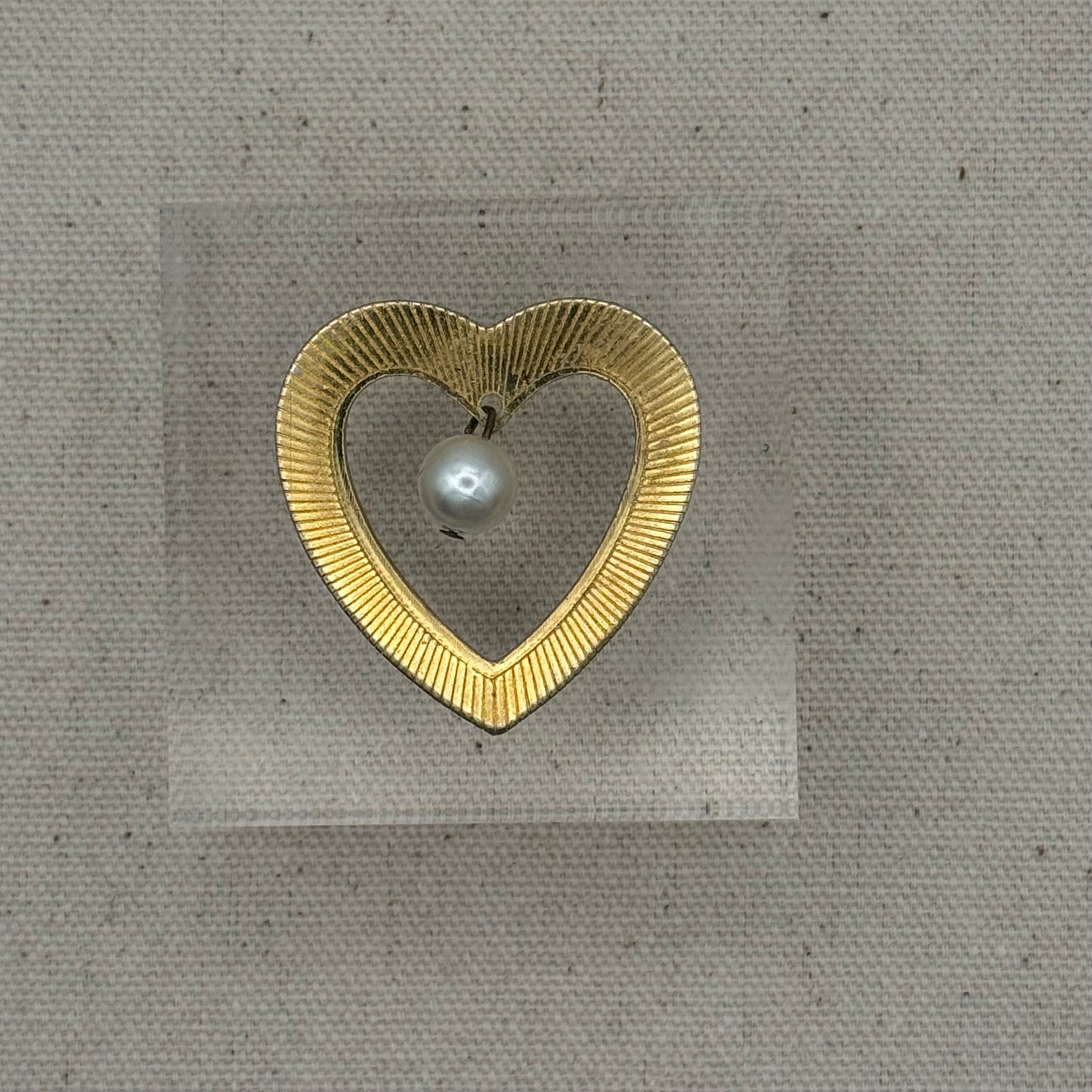Heart with Pearl Acrylic Cube