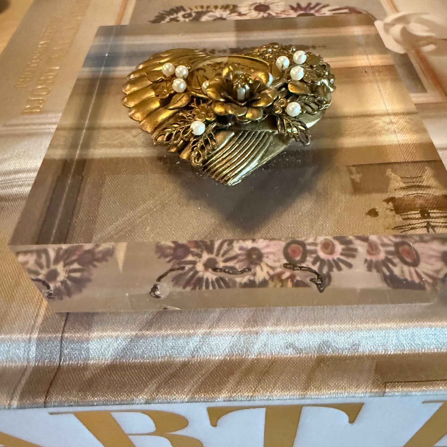 Victorian Hope Heart Acrylic Cube