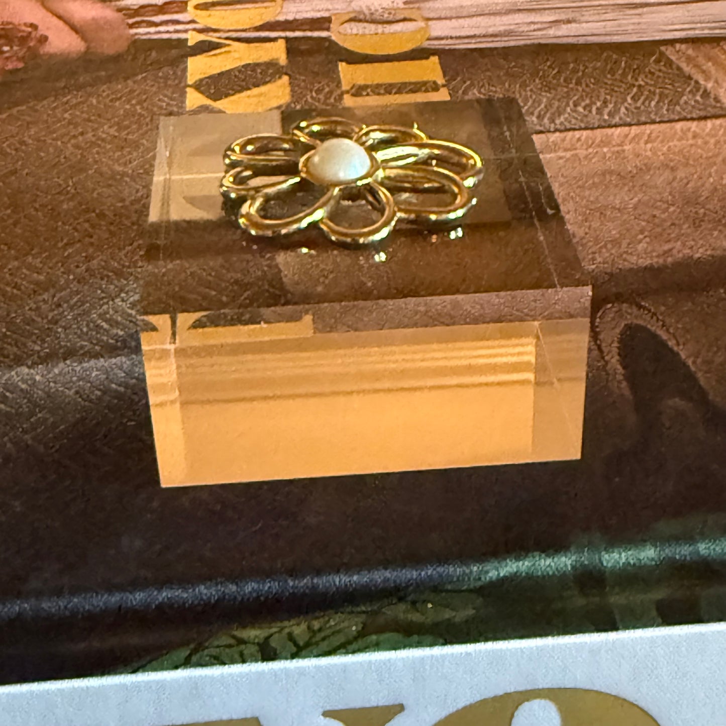 Open Loop Daisy Acrylic Cube