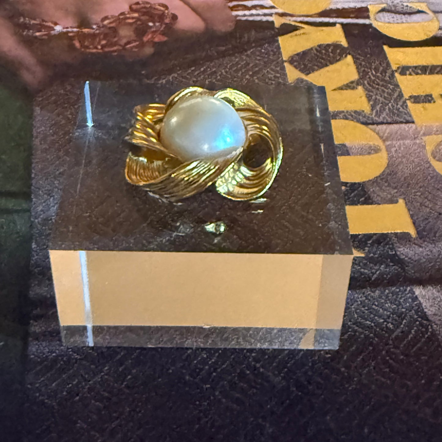 Swirl Pearl Acrylic Cube
