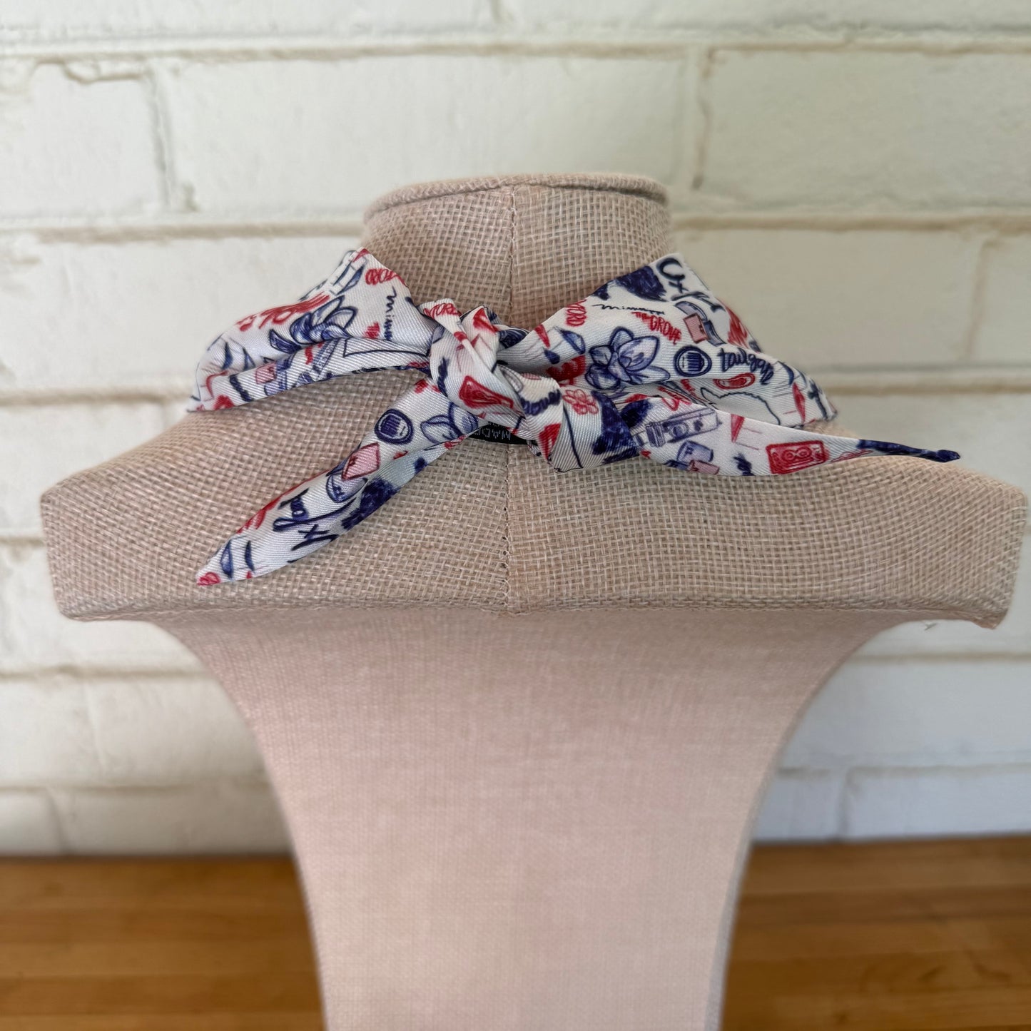 Oxford Tailgate Scarf with Vintage Gem - Gold Ribbed Barrel
