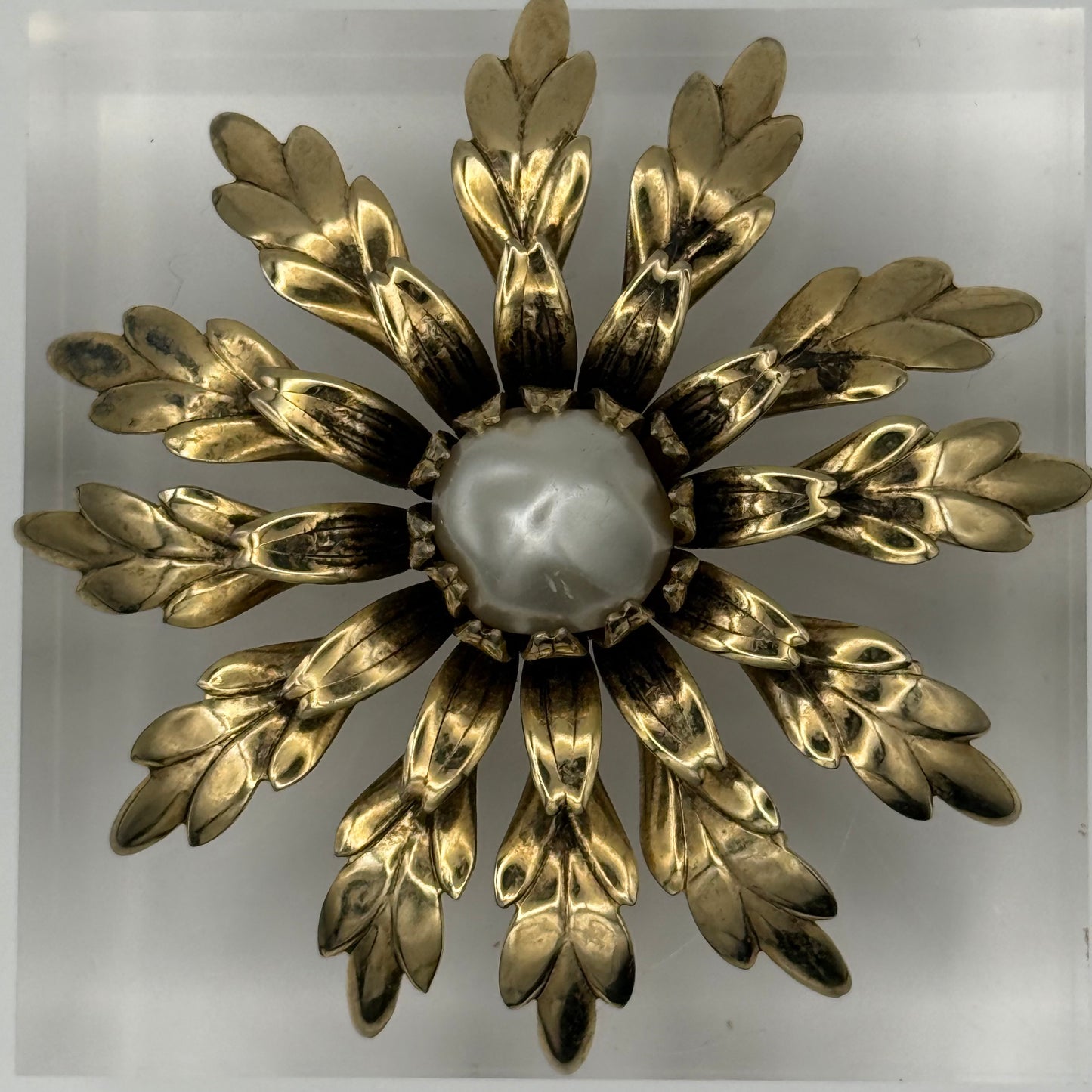 Golden Starbust Pearl Acrylic Cube