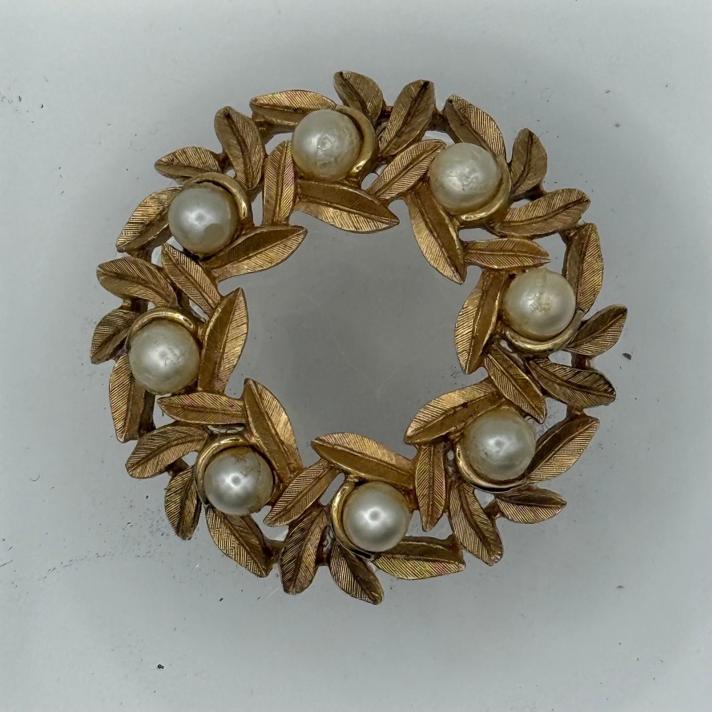 Pearl Wreath Acrylic Cube