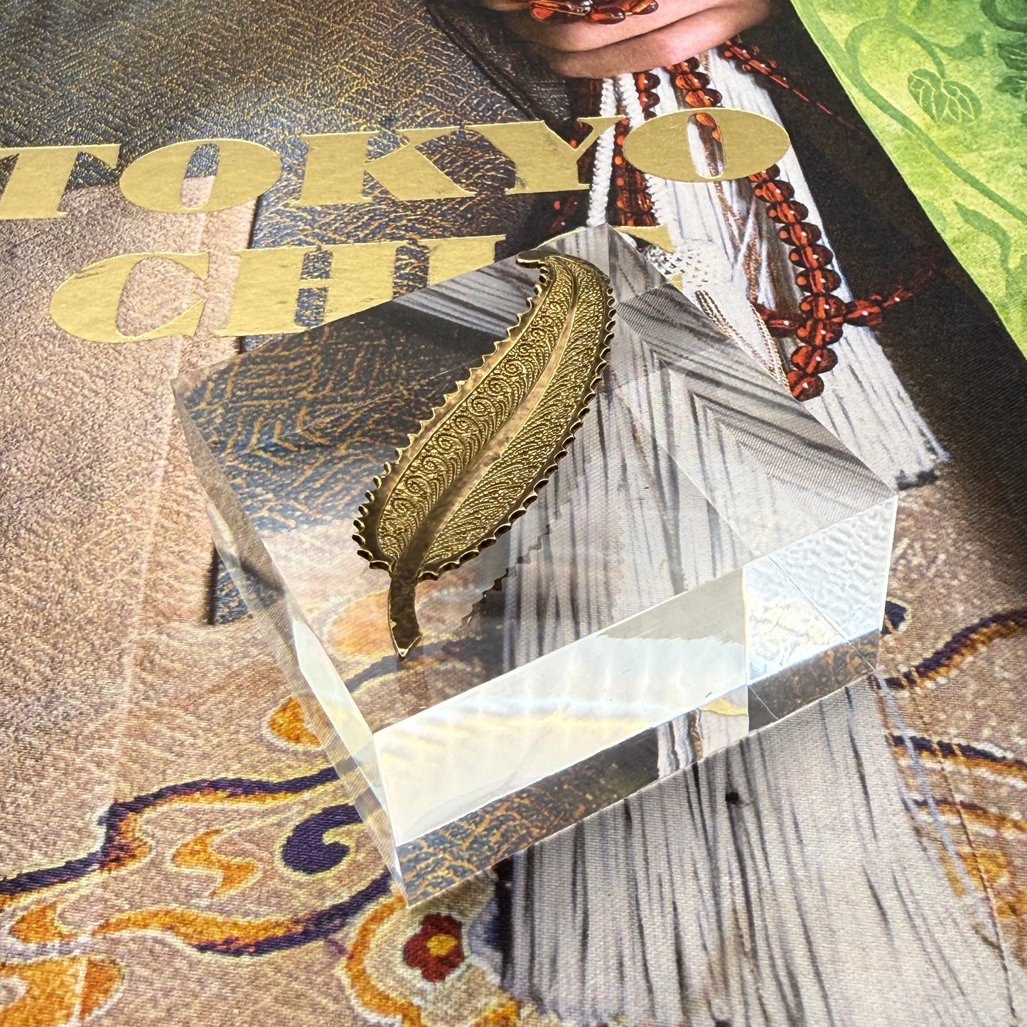 Scroll Feather Acrylic Cube